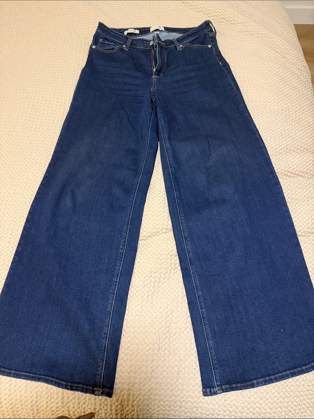 Universal Thread Wide-Leg High-Rise Jeans in Deep Indigo